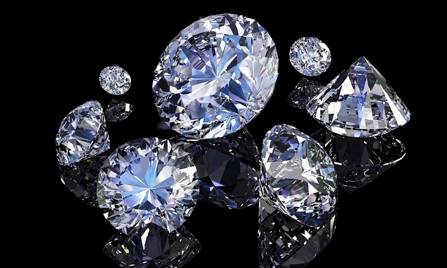 Kim cương Moissanite là gì? Các mẫu đồng hồ chế tác kim cương có sẵn tại TS Watch
