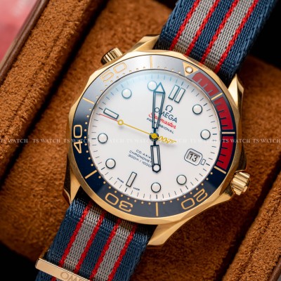 Omega Seamaster Diver 300M Co-Axial 41mm Commander 007 Yellow gold on NATO strap Rep 1:1